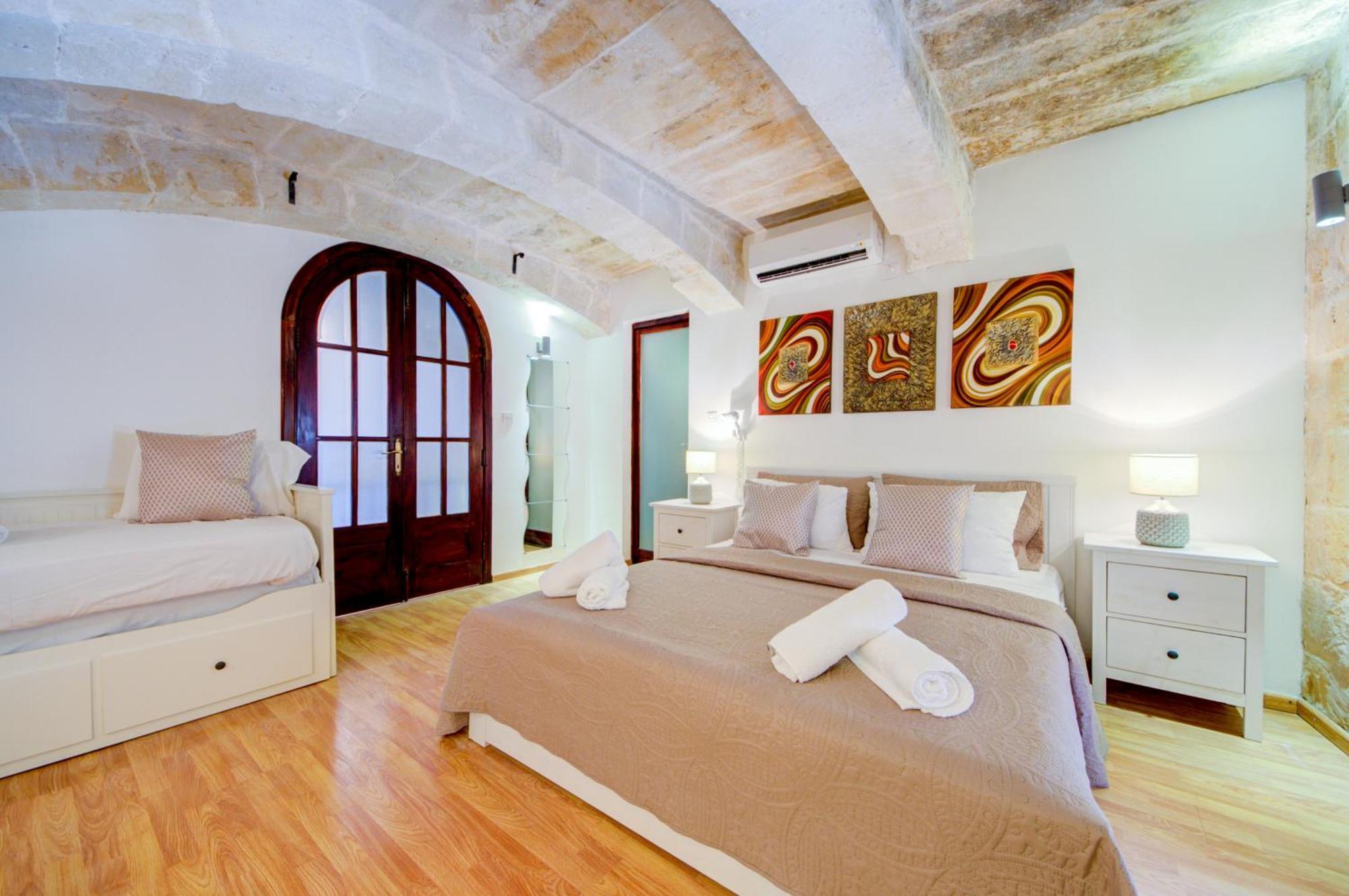 Valletta Waterfront Villa With Pool And Jacuzzi Exterior foto