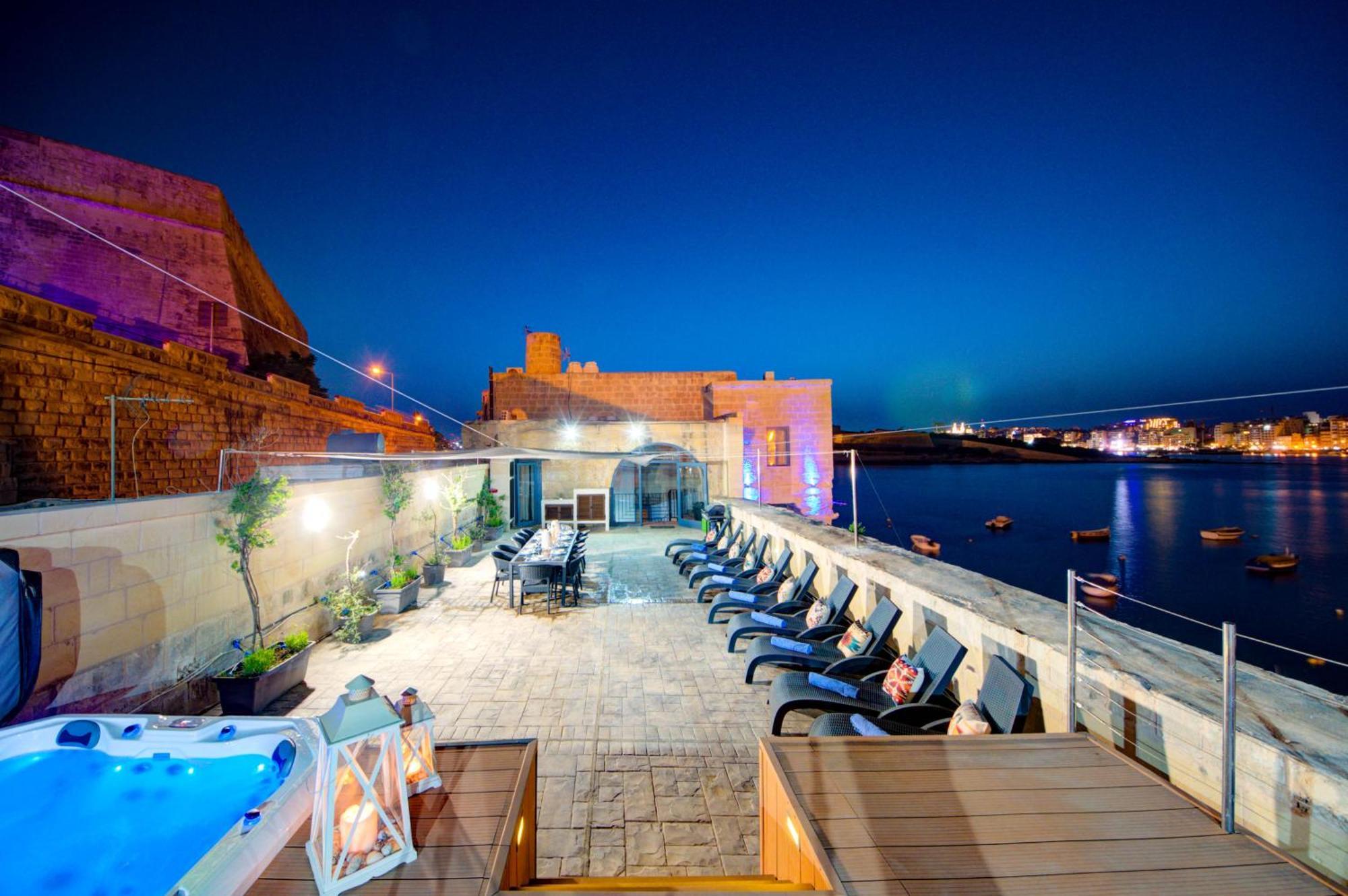 Valletta Waterfront Villa With Pool And Jacuzzi Exterior foto